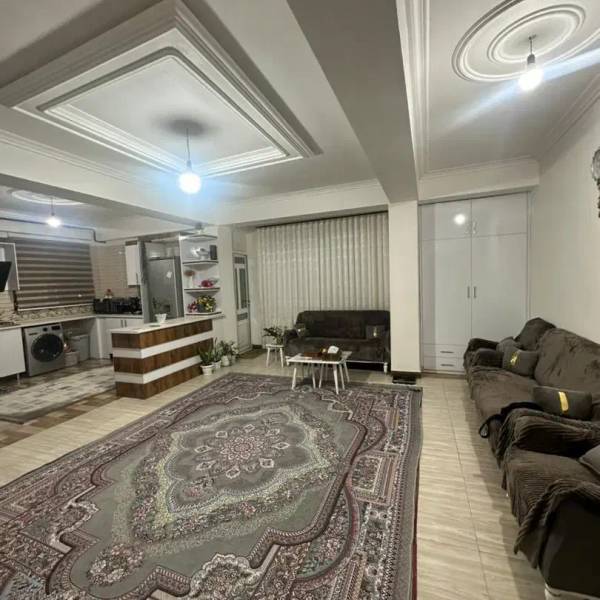                                             طبقه سوم زیر قیمت
                                                                                آپارتمان
                                        در  رضوان شهر