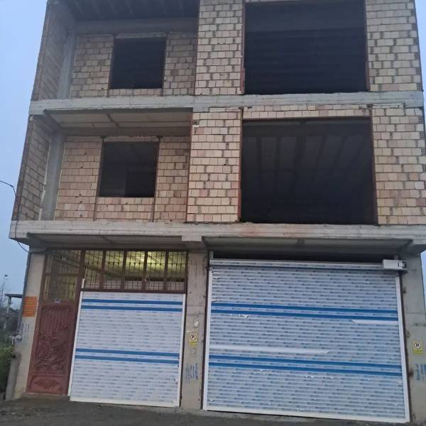                                             ساختمان نیمه کاره
                                                                                آپارتمان
                                        در  رضوان شهر