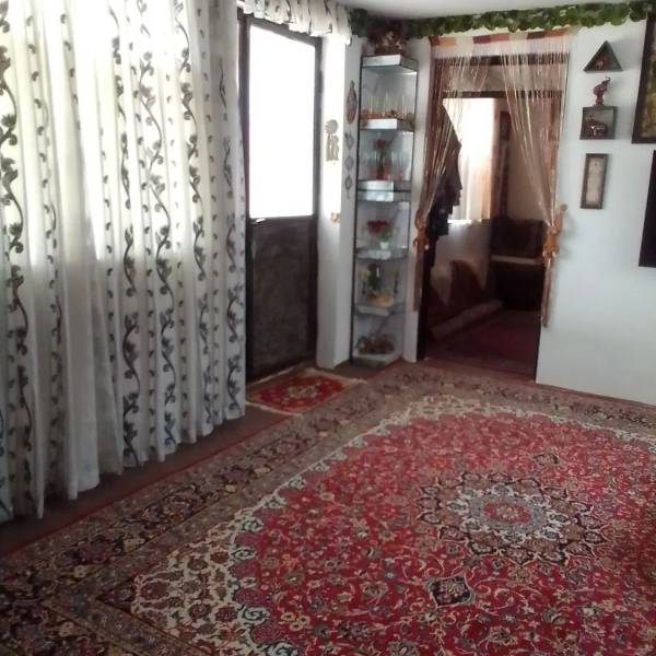                                             خانه ویلایی به همراه حیاط بزرگ
                                                                                منزل ویلایی
                                        در  رضوان شهر